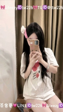 ʚ 乖巧甜糯鄰家女孩 ɞ 沫沫：156.C.44.22歲 身材纖細勻稱，氣