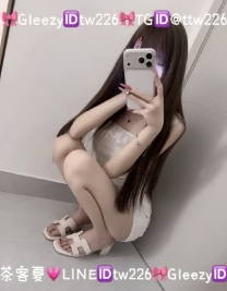 ʚ 甜辣誘人美甲店長 ɞ 蜜兒：160.D.47.24歲 圓潤娃娃臉，笑起
